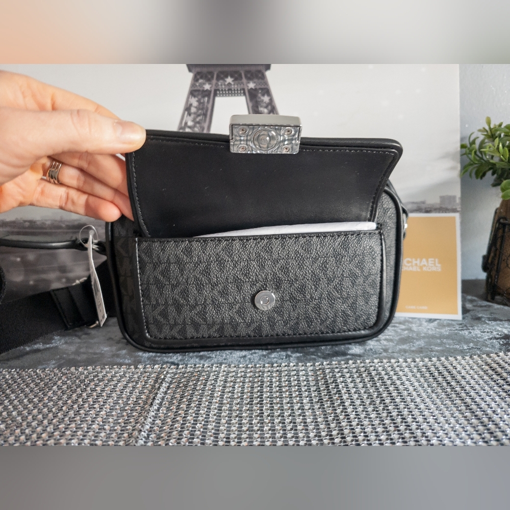 Michael Kors-NWT-Bradshaw Extra-Small Signature Logo Camera Crossbody-Black - Picture 7 of 15
